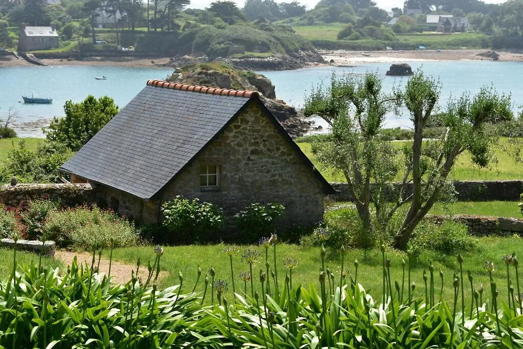 Chambres Et Tables D'Hotes Cornec Ploubazlanec Bed & Breakfast